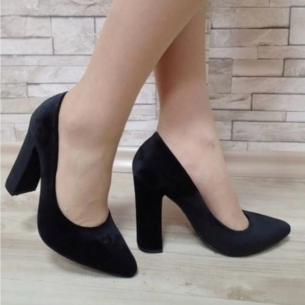 Fiona women’s size 10 black‎ suede heels